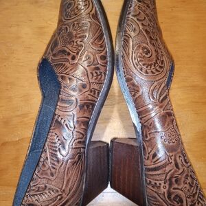 Beautiful Tiktaktoe Brown Tooled Leather Slip-On Shoes With Small Heel Size 9